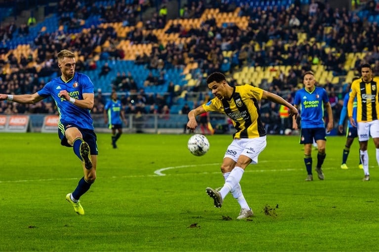 Slordig Feyenoord laat Vitesse ontsnappen