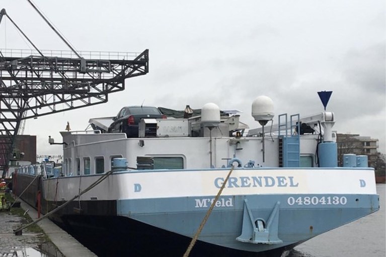 Video: Schip ramt Sint Servaasbrug Maastricht: één gewonde
