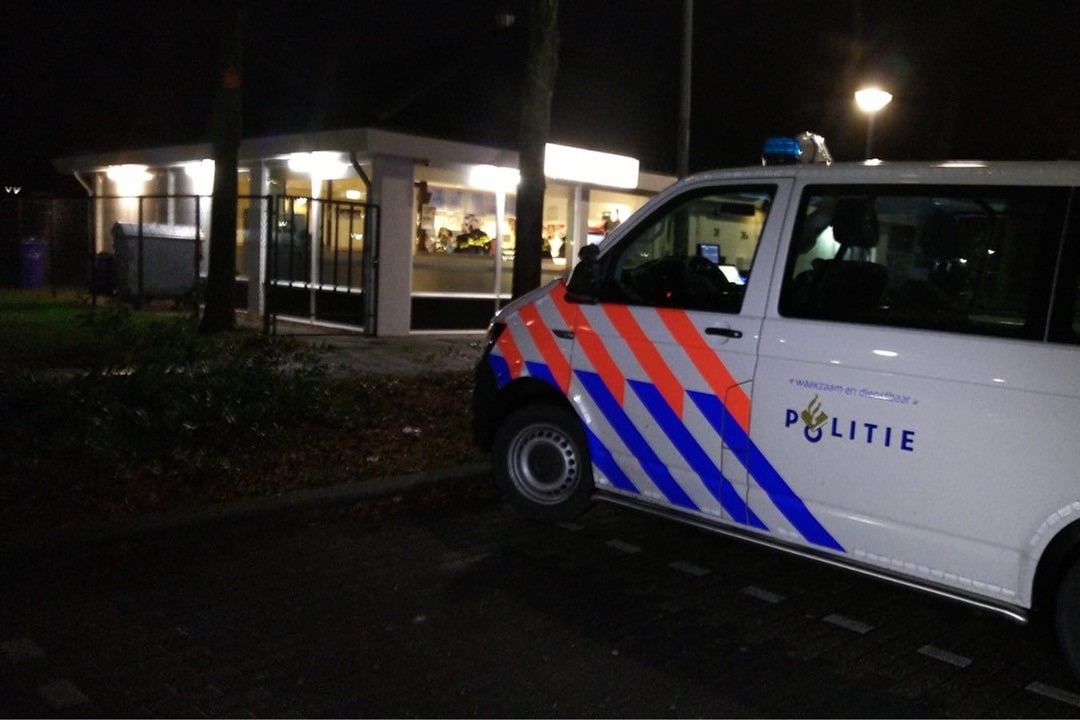 Mannen overvallen cafetaria en bedreigen passant bij vluchtpoging.