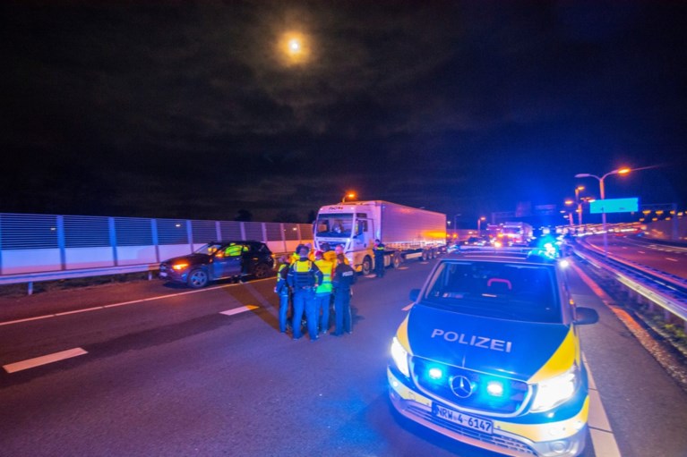 Ongeluk tijdens achtervolging van gestolen auto door politie: A73 afgesloten