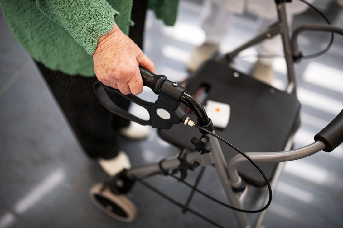 Hoogbejaarde en slechtziende vrouw bruut beroofd in Tilburg - De Limburger