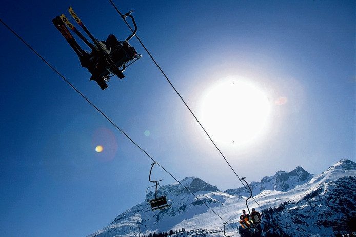 Nederlands kind gewond na val uit stoeltjeslift op skipiste - De Limburger