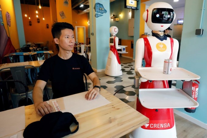 In dit restaurant bezorgt een robot straks de babi pangang