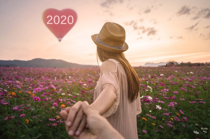 Single? Dit is dé dag om je slag te slaan op de datingapp