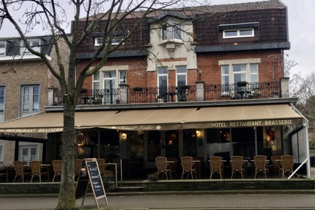 Dieven eten koek en stelen laptop en sterke drank in hotel in Kanne