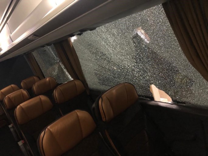 Spelersbus van Roda JC vernield en beklad met MVV-leus