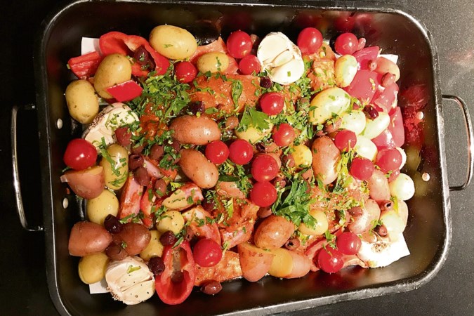 Recept voor een gezond feestje: ovenschotel met kip en harissa