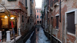 Hollen of stilstaan in Venetië: na extreem hoog waterpeil staan kanalen nu droog
