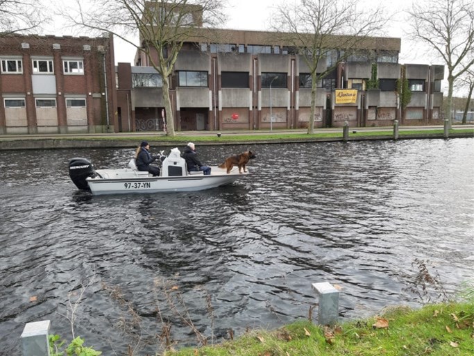 Politie zoekt vergeefs in het water naar vermiste Flynn (24)