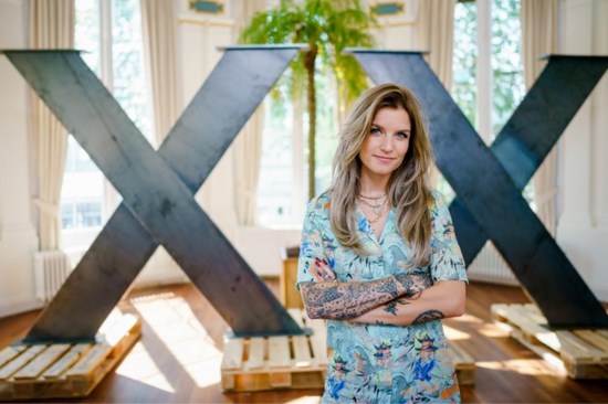 Youtube Ster Dionne Slagter Walgt Van Ex Kaj Van Der Ree N De Limburger Mobile