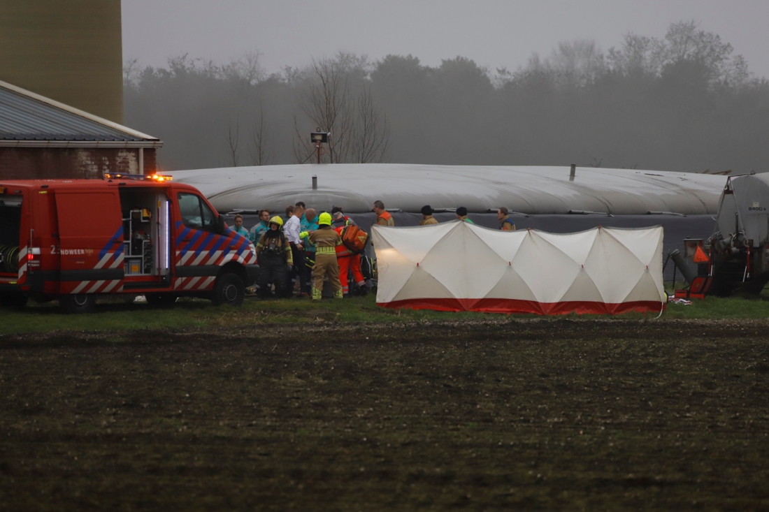 Brandweer zoekt naar twee vermisten in gierput Oostrum - De Limburger