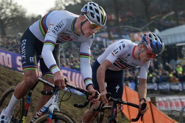 Der niederländer überschlug sich nach einem spektakulären sprung und musste sich erst einmal sortieren. Van Der Poel Olympia . Van der Poel soleert in Hoogerheide naar zege, Aerts ...