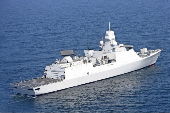 Marineschip onderweg naar Straat van Hormuz