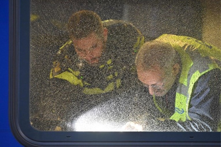 Tieners die treinen beschoten veroordeeld tot 30 uur werkstraf bij de NS