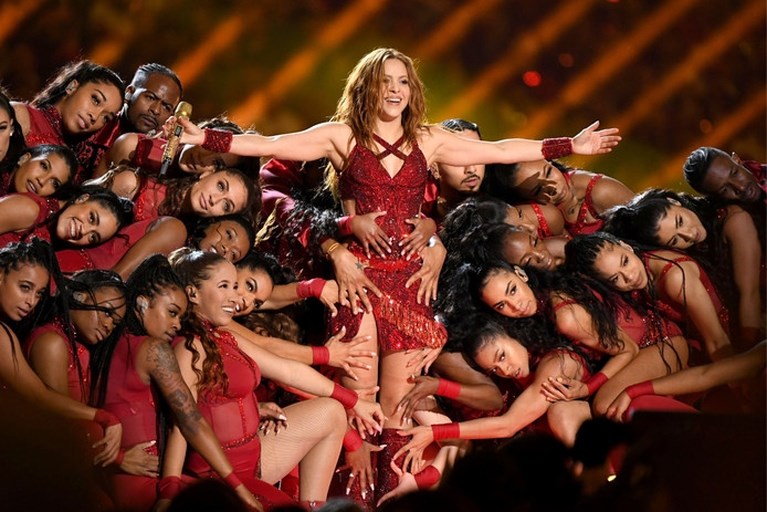 Video: Dochter (11) J.Lo zingt mee in wervelende Super Bowl-show