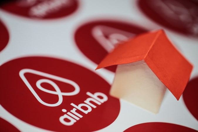 Woningverhuur aan toeristen illegaal: heeft Airbnb zijn langste tijd gehad?