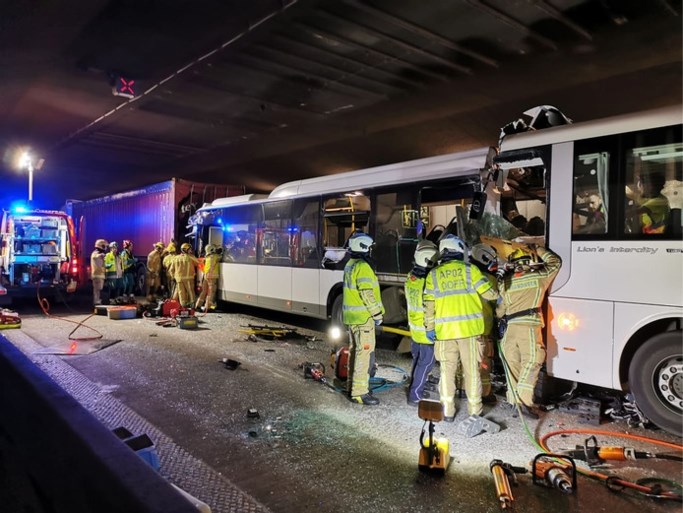 Ernstig ongeval in Antwerpse tunnel: 1 dode, 5 zwaargewonden en 44 lichtgewonden