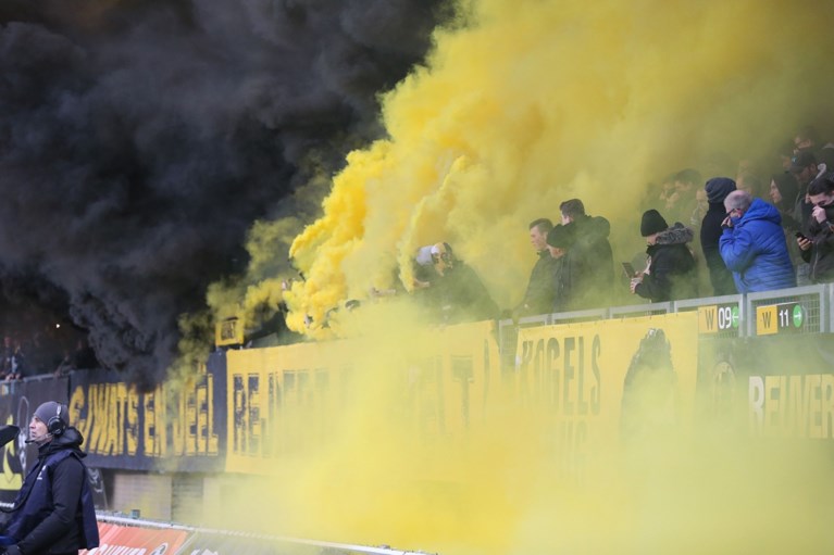 Stadionverbod voor 21 Roda-fans na vuurwerk bij derby