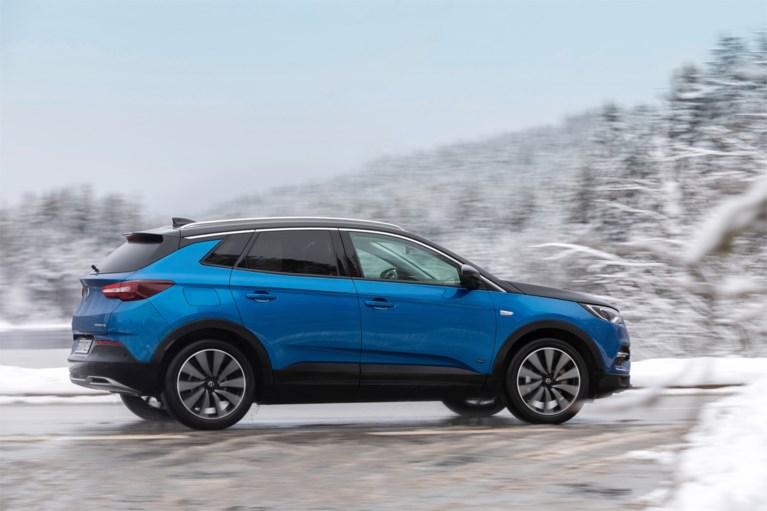 Opel Grandland X Hybrid4: over 300 pk en 32 gram...