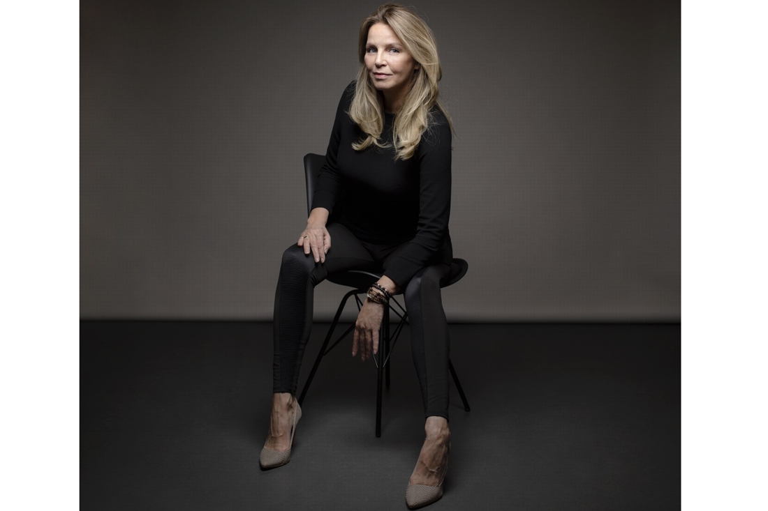 Esther Verhoef: 'schrijven lijkt veel op kleien' De Esther Verhoef: 'schrijven lijkt veel op kleien' De