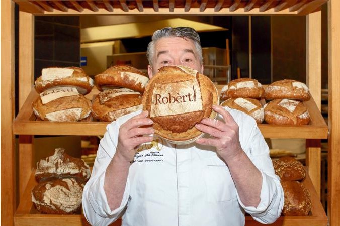 Heel Holland Bakt-jurylid Robèrt van Beckhoven: ‘In de bakkerij mag ik eigenlijk niet meer komen’