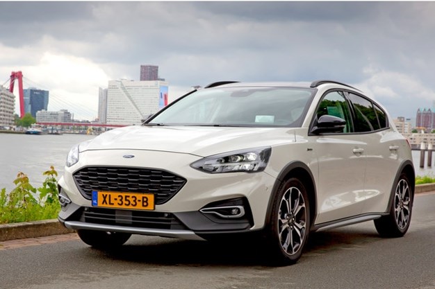 Nieuwe auto kopen of leasen? De kosten van vijf populaire wagens op een rij
