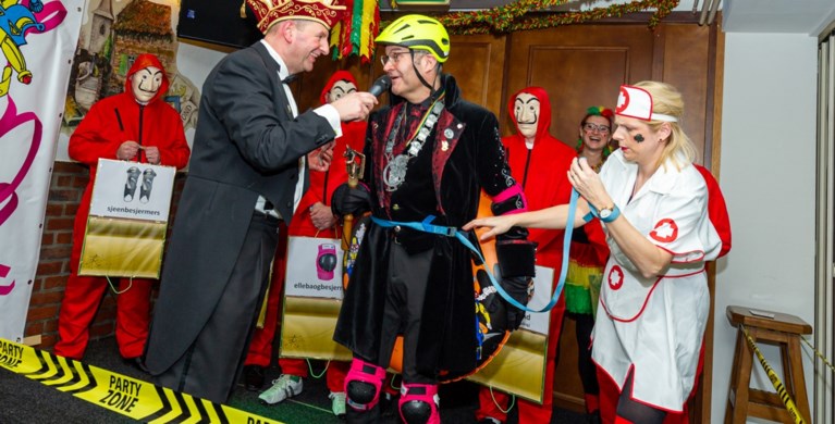 Prins Neerbeek die van podium kukelde krijgt ludieke herkansing van proclamatie