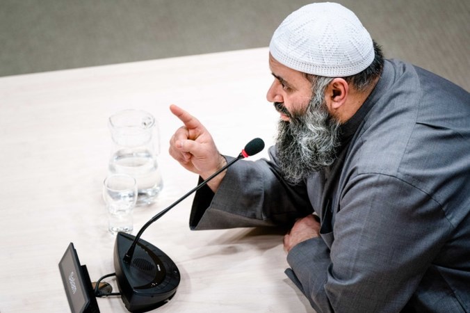 Heel Nederland valt over de imam van de alFitrah-moskee (maar zelf ligt hij er geen seconde wakker van)