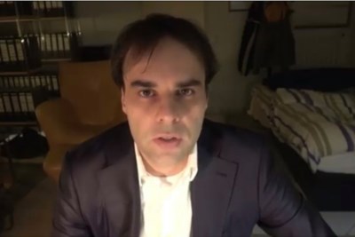 Dader bloedbad is meer dan een zonderling die zichzelf verloor in waanzinnige complottheorieën