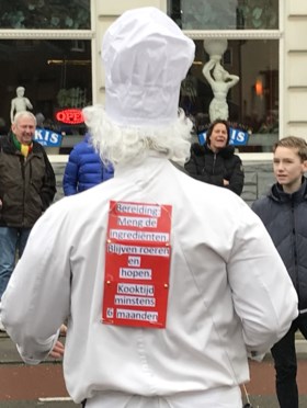 Einzelgänger in optocht Vaals steken de draak met FestiVaals