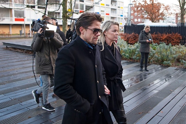 Monique zielsgelukkig met André, maar Bridget is er kapot van