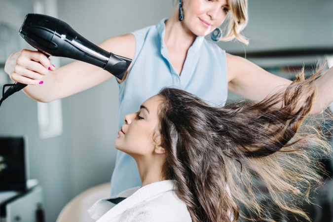 Vrouwen betalen meer bij de kapper dan mannen: hoe eerlijk is dat?