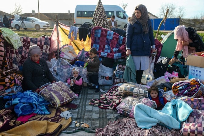 Tienduizenden mensen wachten vergeefs op een grens die volgens Erdogan open gaat