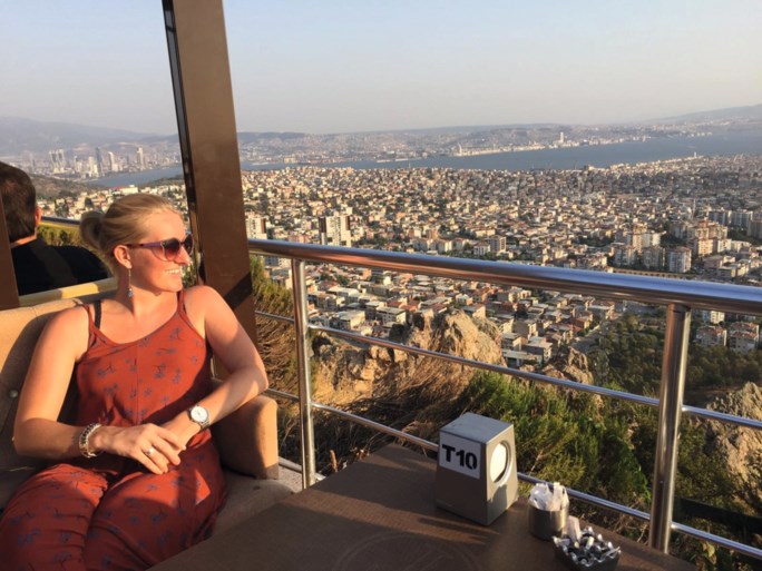 Marieke uit Kelpen-Oler gaat trouwen in Turkije: ‘450 gasten en bitterballen en raki op het menu’