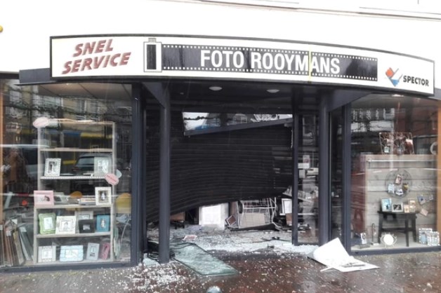 Vijfde ramkraak bij fotozaak Budel: ‘Ik heb keihard hun signalement geschreeuwd’