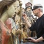 De kunst van het wegschrapen bij restauratie beelden Grote Kerk Venray