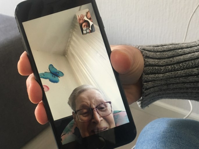 Geen bezoek meer in verzorgingshuis: FaceTime als sociaal luikje naar de buitenwereld