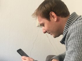 Geen bezoek meer in verzorgingshuis: FaceTime als sociaal luikje naar de buitenwereld