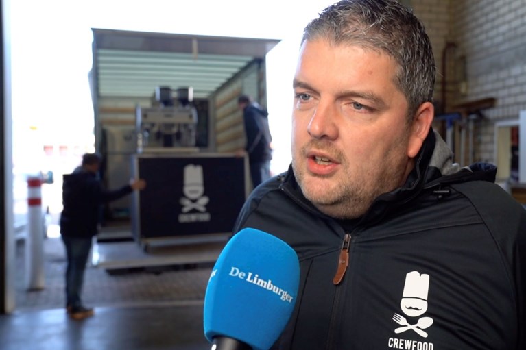 Video: Venlose cateraar kookt voor ouderen, zorgmedewerkers en hulpverleners