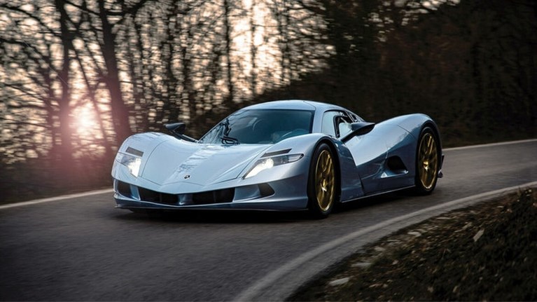 Deze auto sprint sneller dan een Bugatti en er worden er vijftig van gemaakt