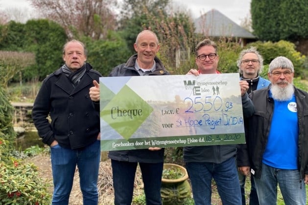 Opbrengst carnavalsposter Elsloo naar Hope Project India