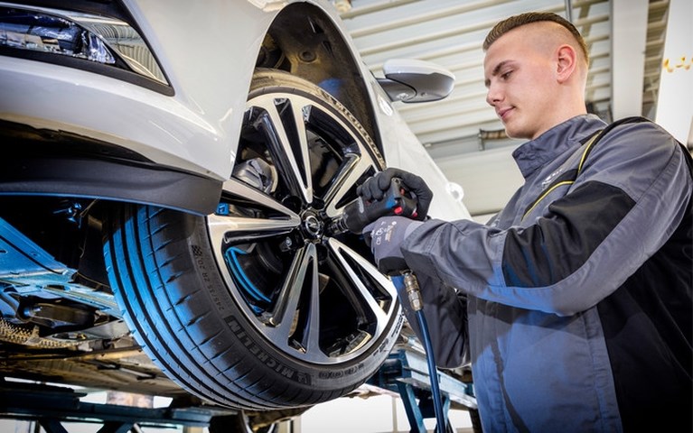 De auto staat ineens langdurig stil. Kan ie dat wel hebben?