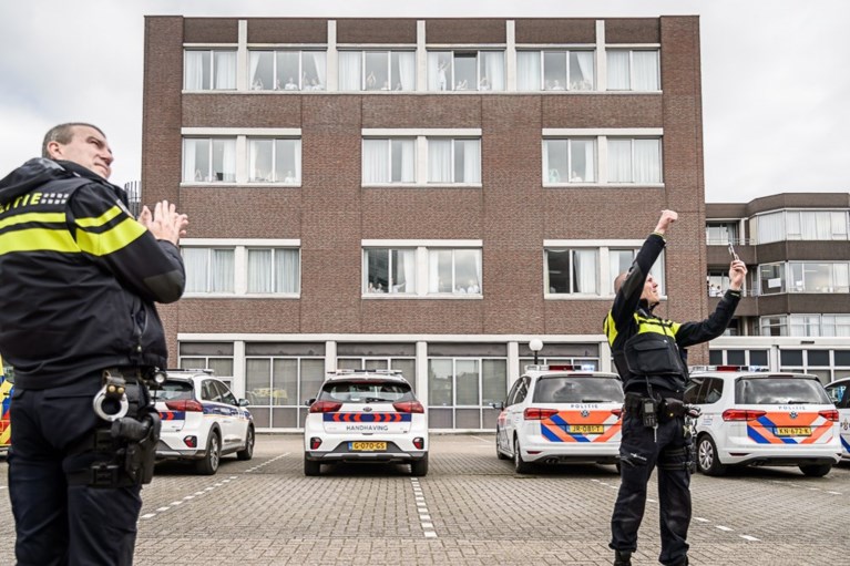 Video: Sireneserenade voor personeel van ziekenhuizen in Limburg