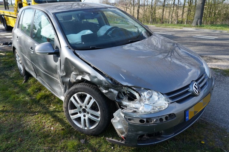Forse schade bij frontale botsing op N280