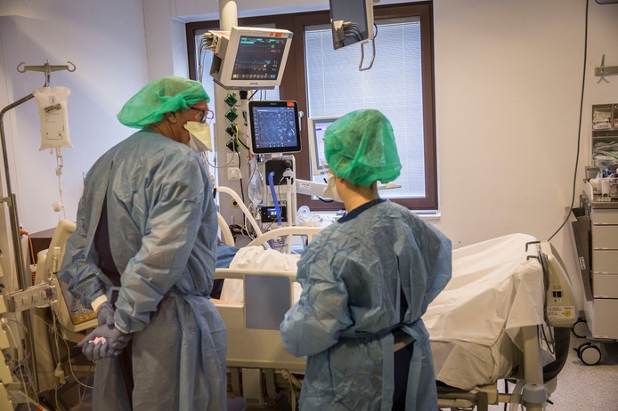 Slechts 36 Nieuwe Patienten Op De Ic S Social Distancing Li De Limburger