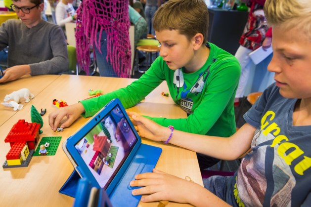 Heerlen onderneemt actie om leerlingen aan tablet te helpen