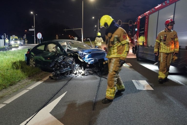Video: Ravage op de weg na harde crash bij Weert