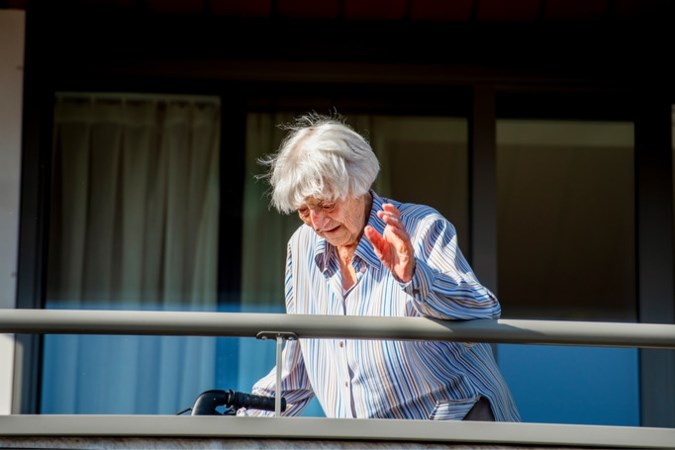 Nuchtere Cornelia Ras (107) geneest van corona: ‘Dit hadden we niet verwacht’