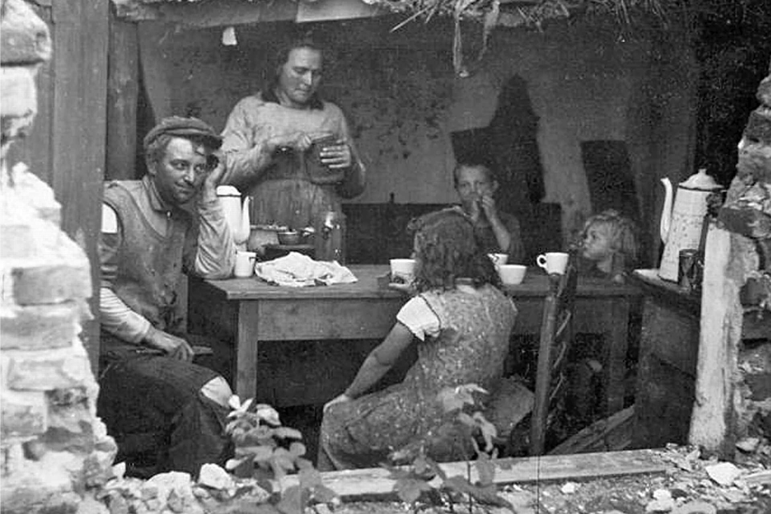 Thuiskomen in spookdorp Well geen feest - De Limburger