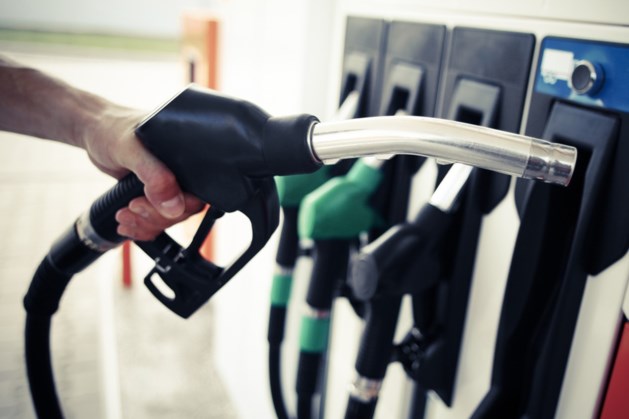 ‘Benzineprijzen stijgen na akkoord met paar cent per week’